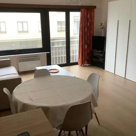 Zongerichte Sint-idesbald Met Mooi Zeezicht Appartement *